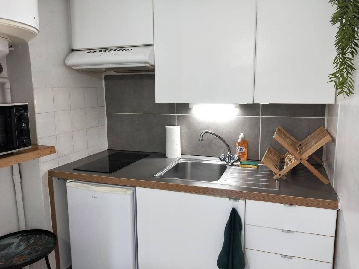 Studio Near Parking With Wifi Center Apartamento