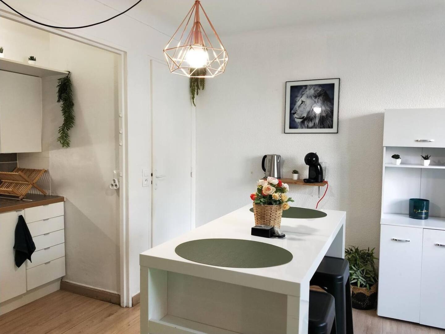 Studio Near Parking With Wifi Center *